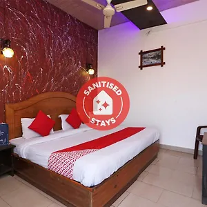 https://oyo-73902-vyttila-residency.kerala-hotels.net